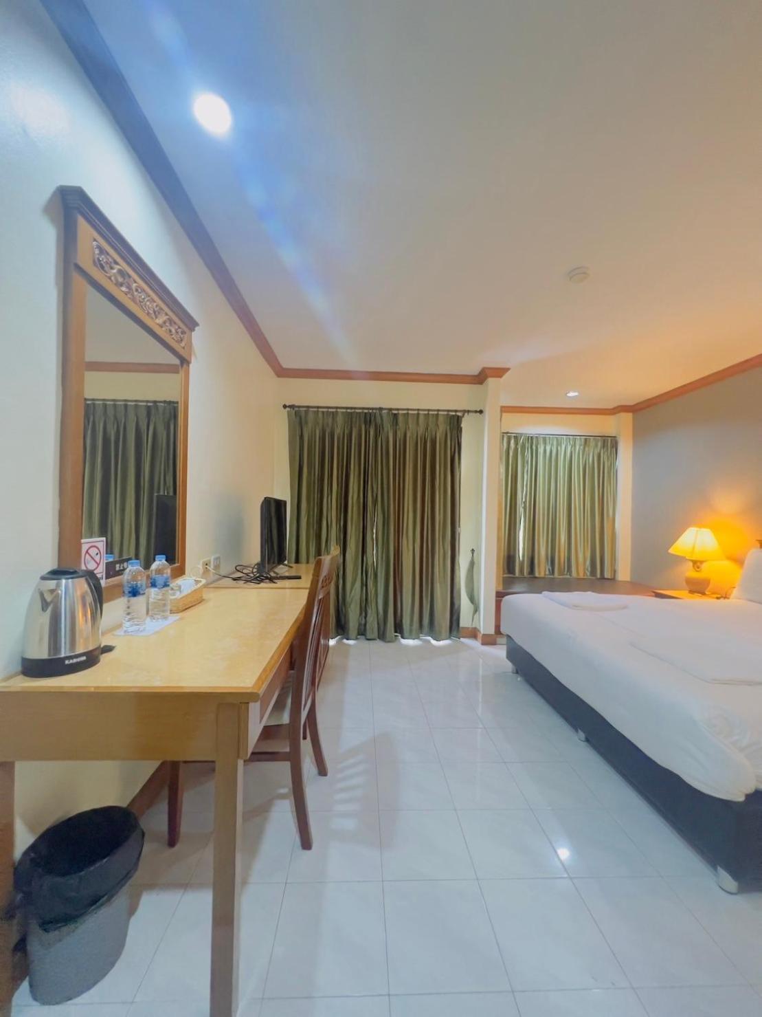 Royal Vista 호텔 Patong 외부 사진