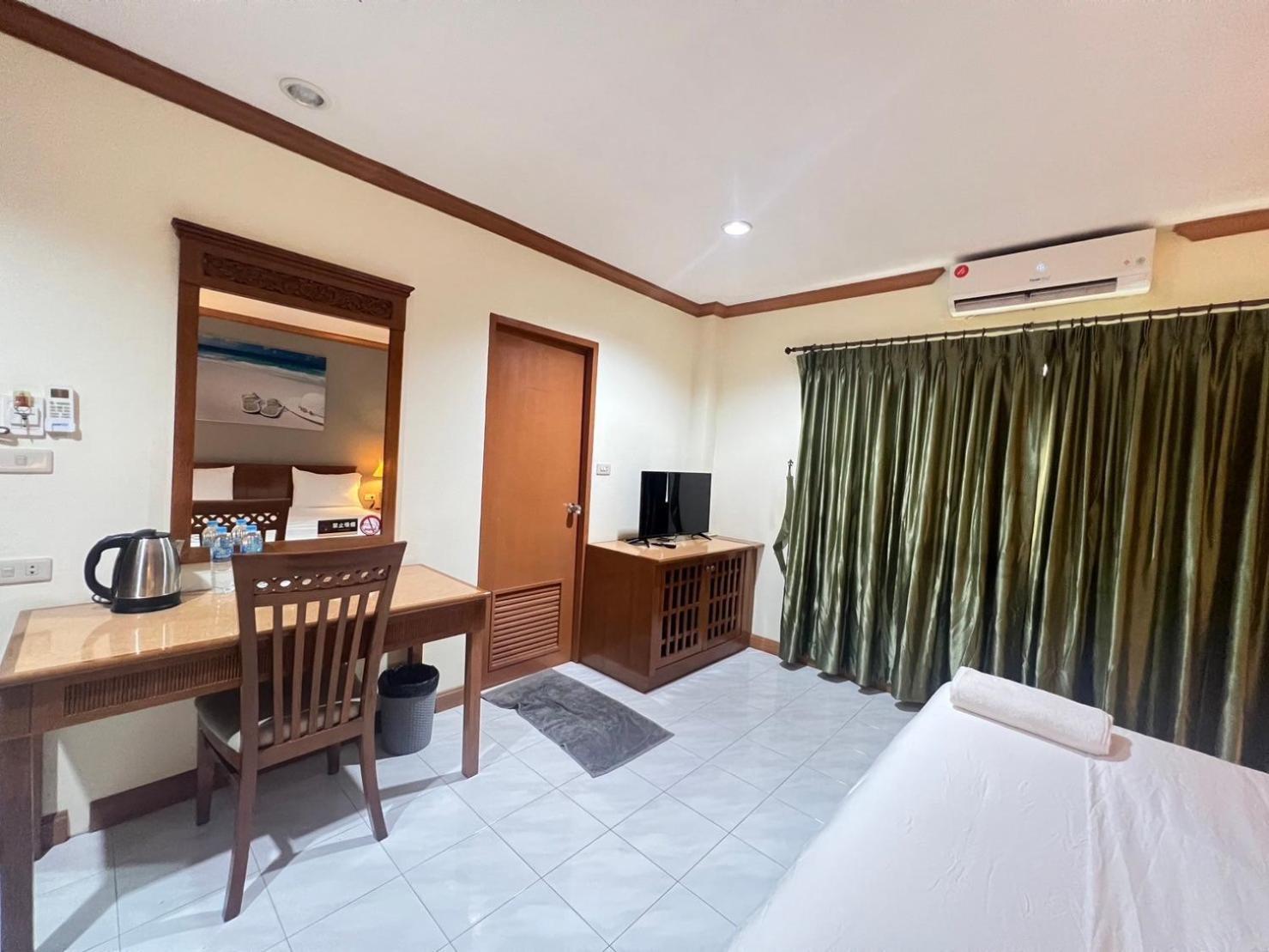 Royal Vista 호텔 Patong 외부 사진
